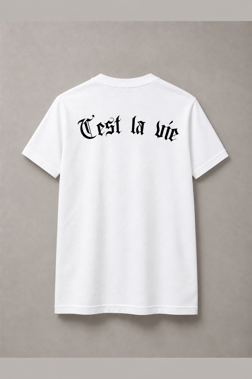 DSTRKT C’est La Vie Gothic unisex basic beyaz tişört