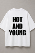 DSTRKT Hot and Young unisex oversize beyaz tişört